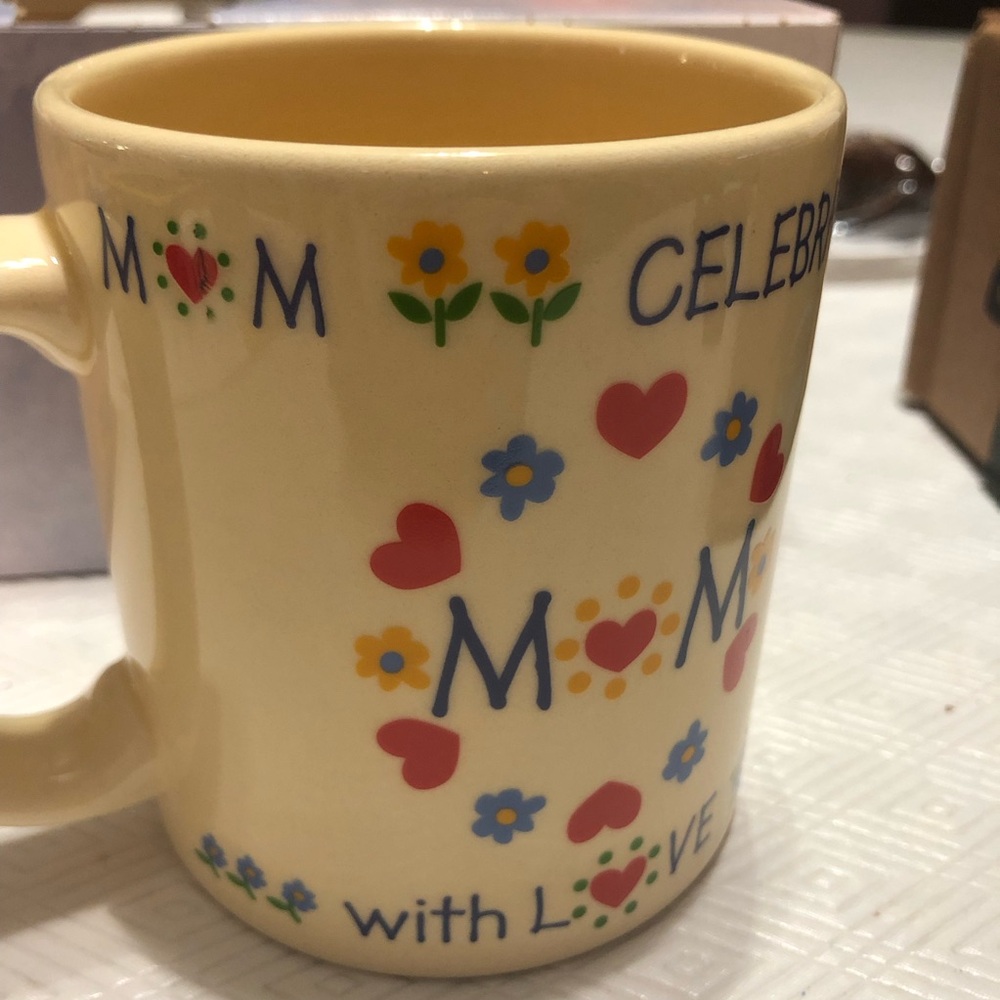 Yellow Floral 'Mom' Mug